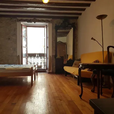 Lovely And Romantic With Balcony Poreč